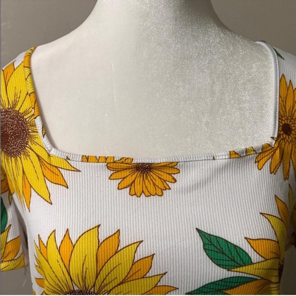 Jolie&Joy |Sunflower Top - Picture 2 of 6